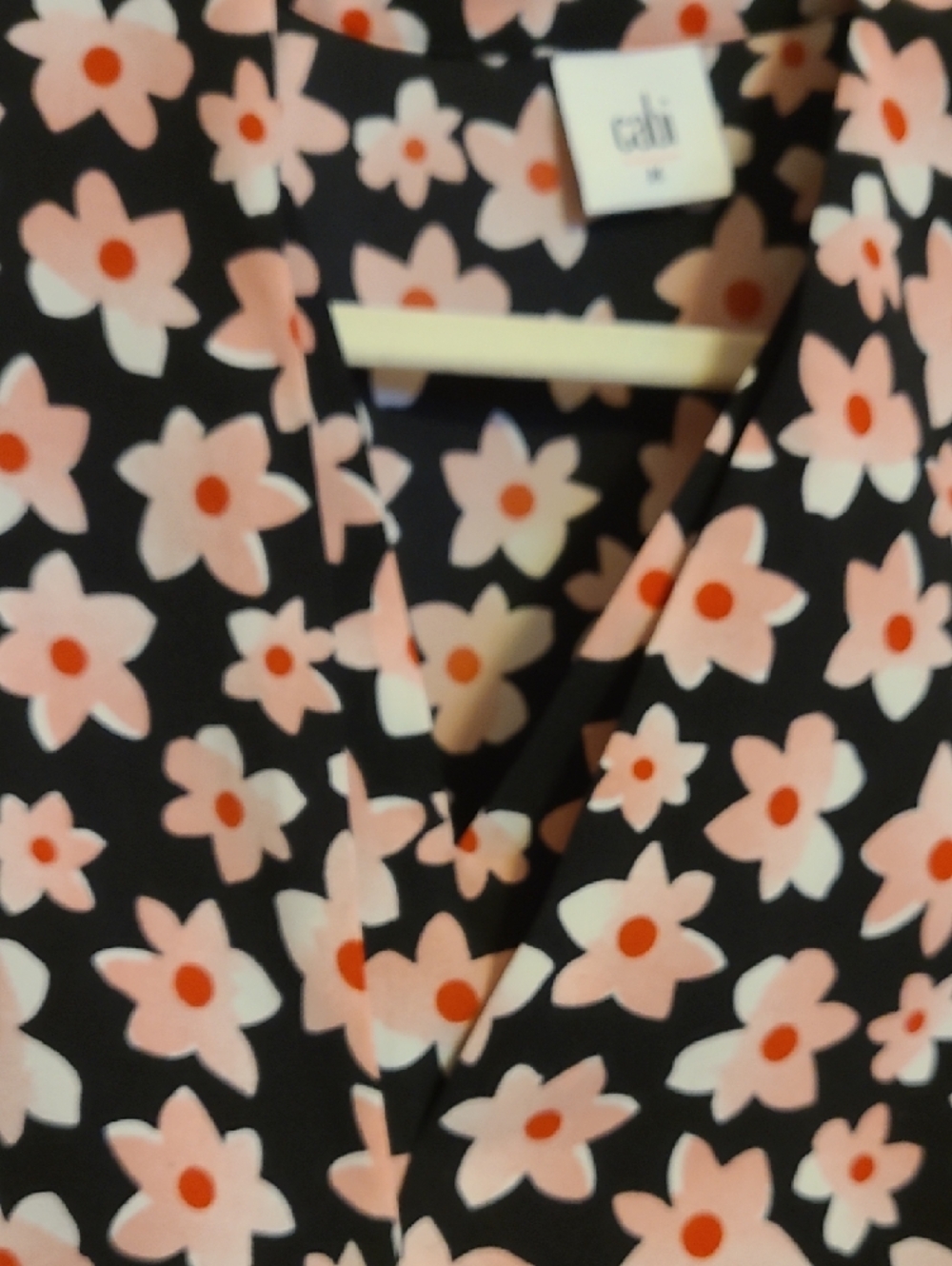CABI Black Floral-Print V-Neck Short Sleeve Blouse - Pink Daisy Pattern - Picture 3 of 6